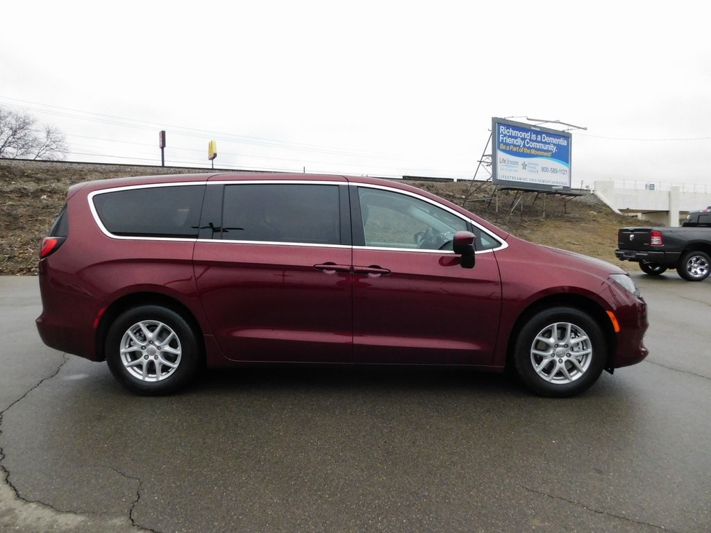 New 2020 CHRYSLER Voyager LX Passenger Van in Richmond #30397 | Wetzel CDJR